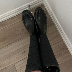 Women’s rain boots